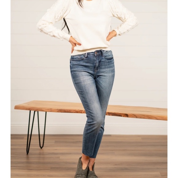 Judy Blue Shelly High Rise Relaxed Fit Jeans - Picture 2 of 8